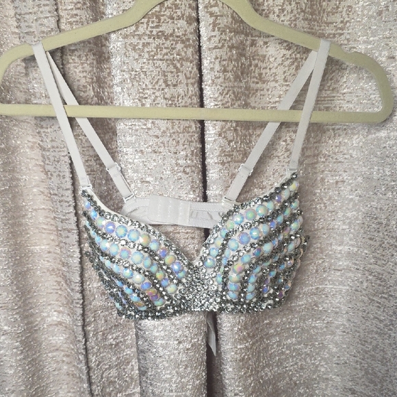 DaVeamor Tops - Embellished White Crystal Bralette Top